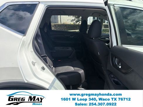 Used 2017 Nissan Rogue SV w/ SV Family Package FWD image 27