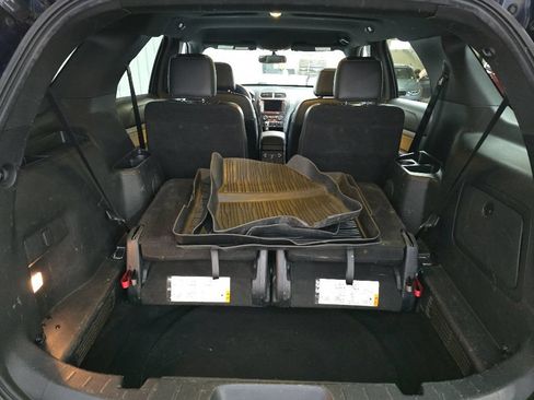 Used 2017 Ford Explorer XLT w/ Equipment Group 202A FWD image 11
