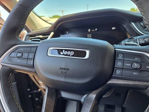 Certified 2023 Jeep Grand Cherokee L Limited AWD/4WD image 21