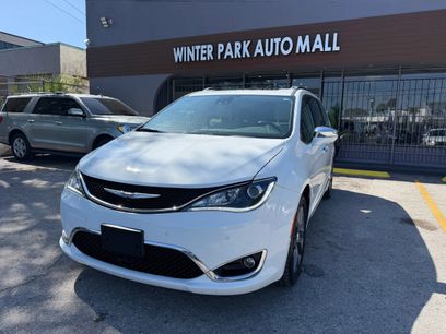 Used 2019 Chrysler Pacifica Limited w/ Tire & Wheel Group