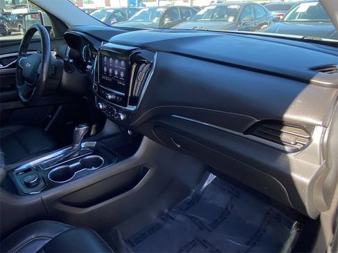 Used 2020 Chevrolet Traverse LT w/ LT Premium Package image 15