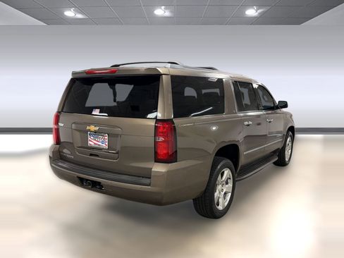 Used 2016 Chevrolet Suburban LT RWD image 8
