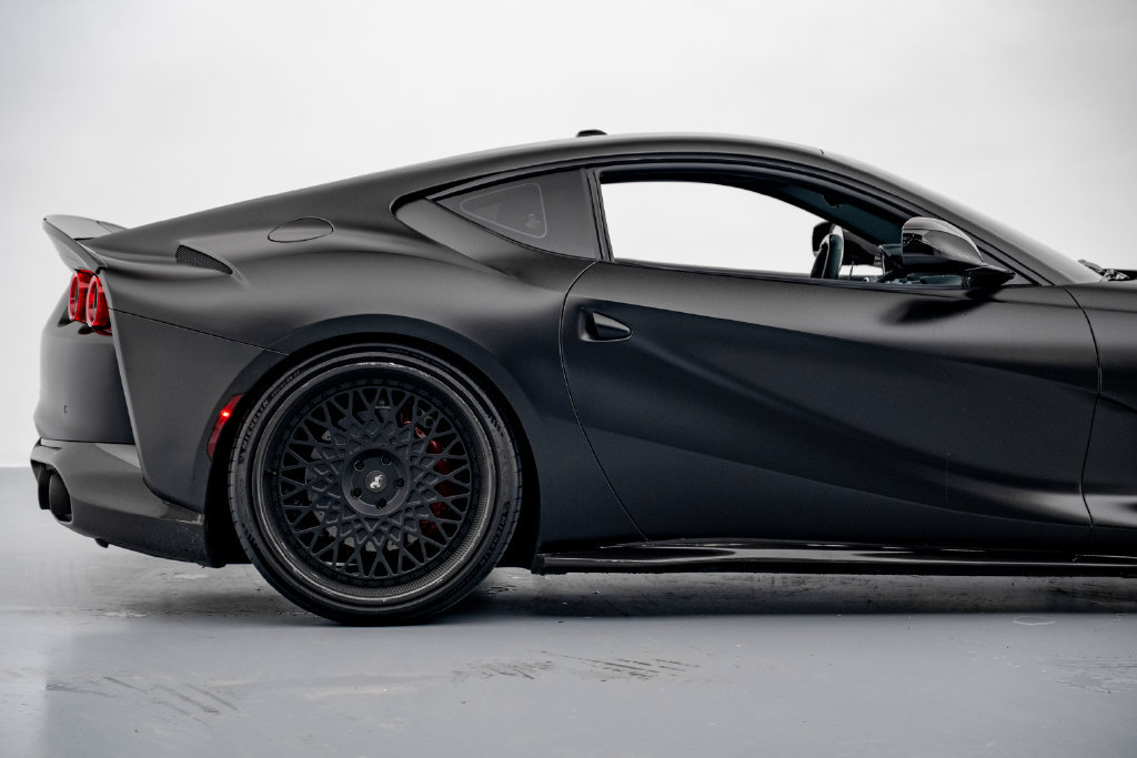 Used 2018 Ferrari 812 Superfast RWD image 18