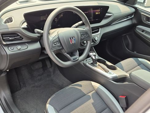 Certified 2025 Buick Envista Preferred FWD image 9
