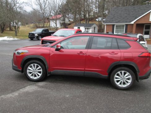 Used 2023 Toyota Corolla Cross LE image 4