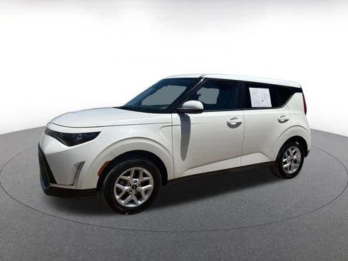 Used 2025 Kia Soul LX w/ LX Technology Package FWD image 4