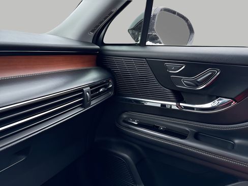 Used 2022 Lincoln Corsair Reserve image 21