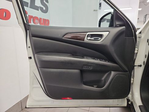 Used 2015 Nissan Pathfinder SL w/ SL Tech Package AWD/4WD image 8