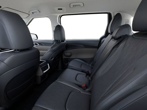 New 2026 Kia Carnival FWD image 18