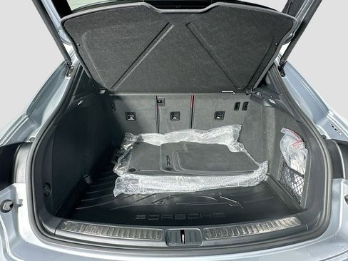 Used 2025 Porsche Macan image 28