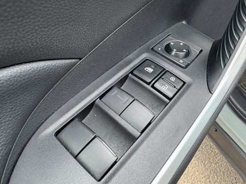 Used 2021 Toyota RAV4 XLE image 10