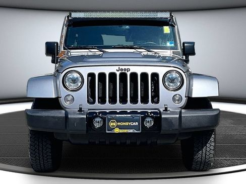 Used 2017 Jeep Wrangler Unlimited Sahara AWD/4WD image 2