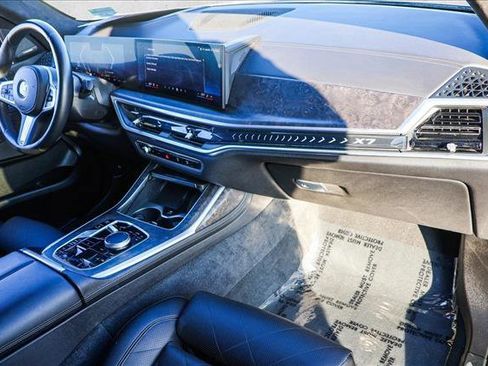 Used 2025 BMW X7 xDrive40i image 29