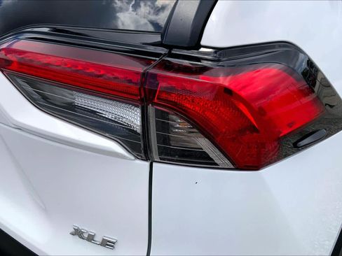Used 2025 Toyota RAV4 XLE FWD image 30