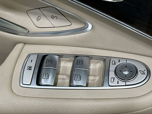 Used 2021 Mercedes-Benz GLC 300 4MATIC w/ Multimedia Package image 16