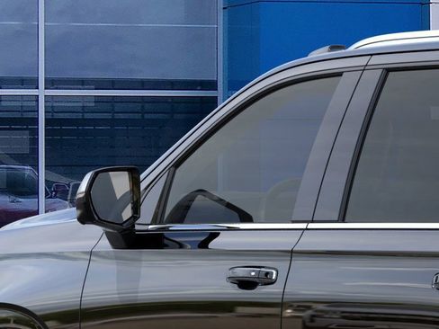 New 2025 Chevrolet Suburban Premier image 12