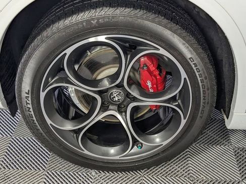 Used 2023 Alfa Romeo Stelvio Veloce AWD/4WD image 8