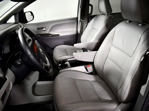 Used 2015 Toyota Sienna XLE image 15