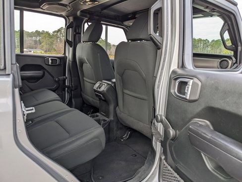 Used 2021 Jeep Gladiator Sport image 42