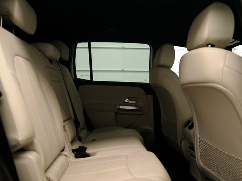 Used 2025 Mercedes-Benz GLB 250 4MATIC image 29