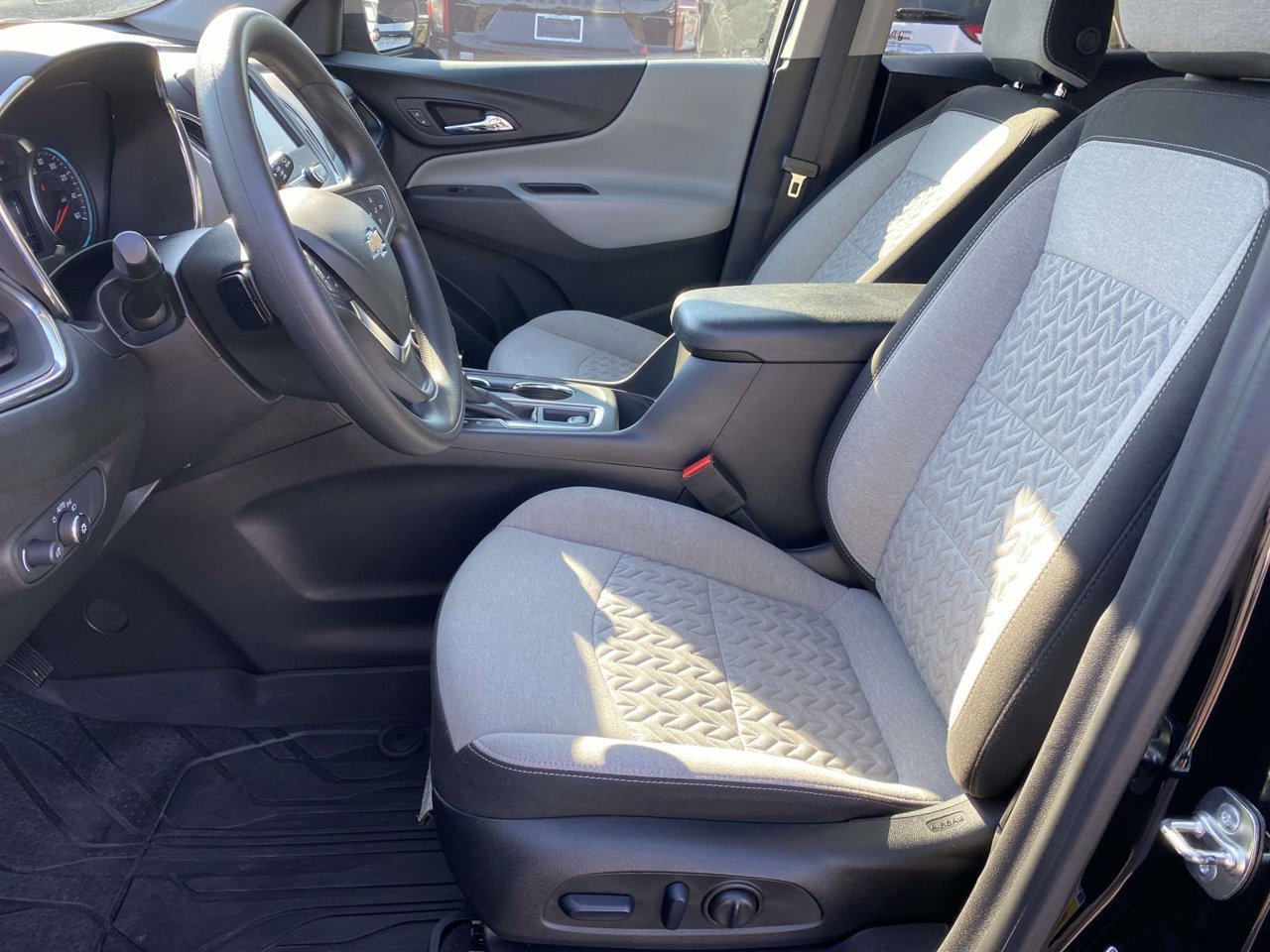 Used 2024 Chevrolet Equinox LS w/ LS Convenience Package FWD image 23