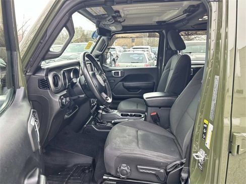 Used 2021 Jeep Gladiator Willys image 13