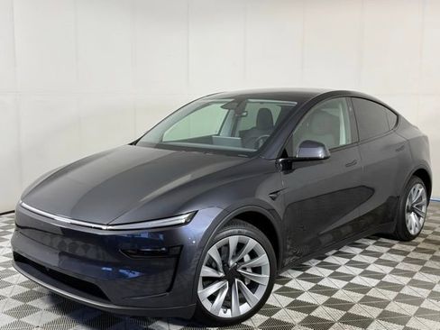 Used 2026 Tesla Model Y Long Range image 1