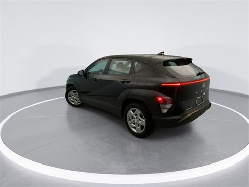 Used 2026 Hyundai Kona SE image 2