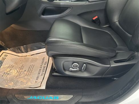 Used 2020 Jaguar F-PACE Premium image 30