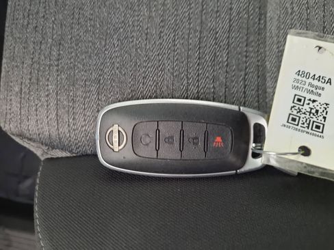 Used 2023 Nissan Rogue SV image 28