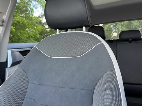 New 2026 Volkswagen Taos SE FWD image 21