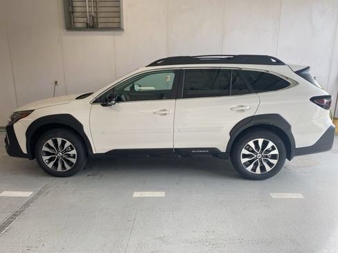 Used 2025 Subaru Outback Limited AWD/4WD image 9