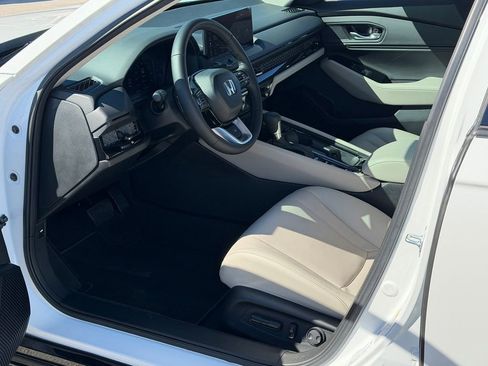 Used 2025 Honda Accord Touring image 10