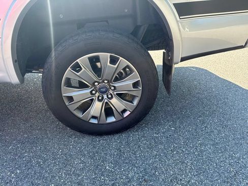 Used 2017 Ford F150 XLT w/ Equipment Group 302A Luxury AWD/4WD image 9