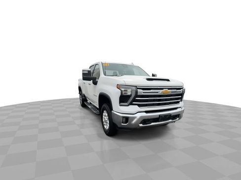 Used 2024 Chevrolet Silverado 2500 LTZ image 3