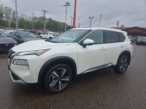 Used 2023 Nissan Rogue Platinum w/ Platinum Premium Package image 3