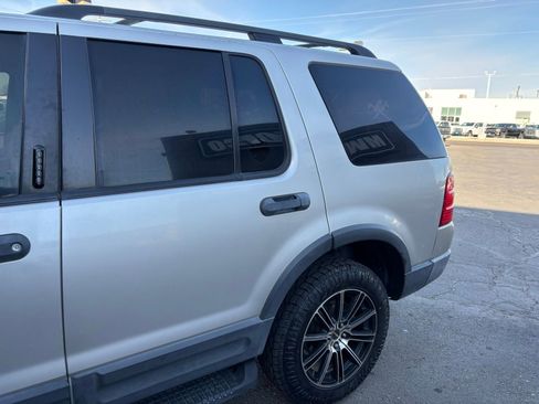 Used 2003 Ford Explorer XLT image 7