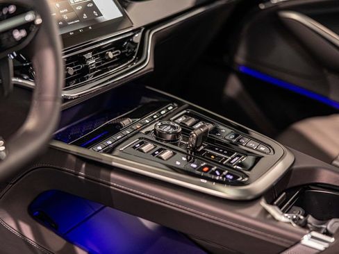 New 2026 Aston Martin DBX 707 image 23