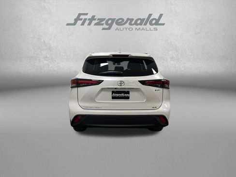Used 2025 Toyota Highlander XLE image 4