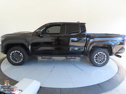 Used 2025 Toyota Tacoma TRD Sport AWD/4WD image 7