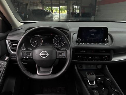Used 2025 Nissan Rogue SV FWD image 14