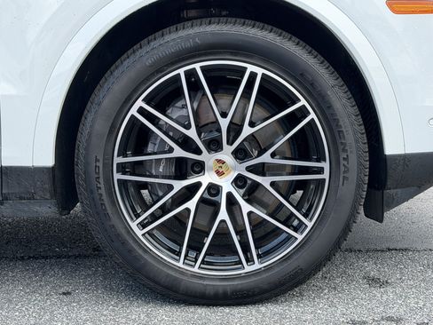 Used 2024 Porsche Cayenne Coupe AWD/4WD image 13