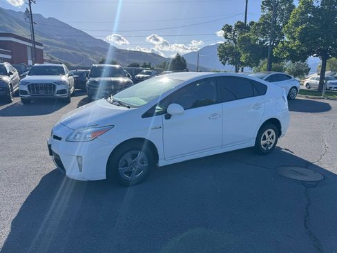 Used 2015 Toyota Prius Two FWD image 1