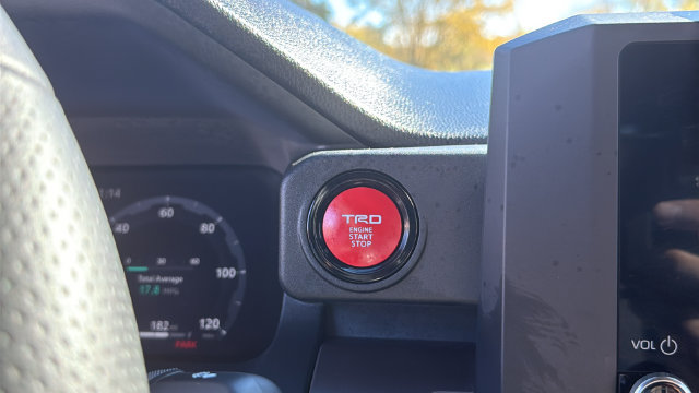 Used 2025 Toyota Tacoma TRD Off-Road AWD/4WD image 18