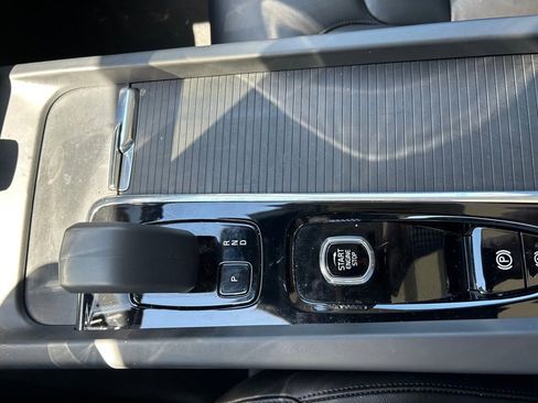 Certified 2024 Volvo S60 B5 Core image 25