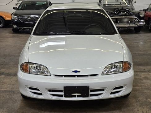 Used 2002 Chevrolet Cavalier Sedan FWD image 3