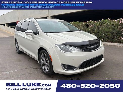 Used 2017 Chrysler Pacifica Limited FWD image 1