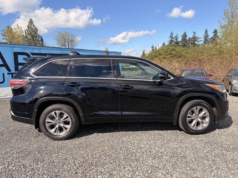 Used 2016 Toyota Highlander Plus image 2