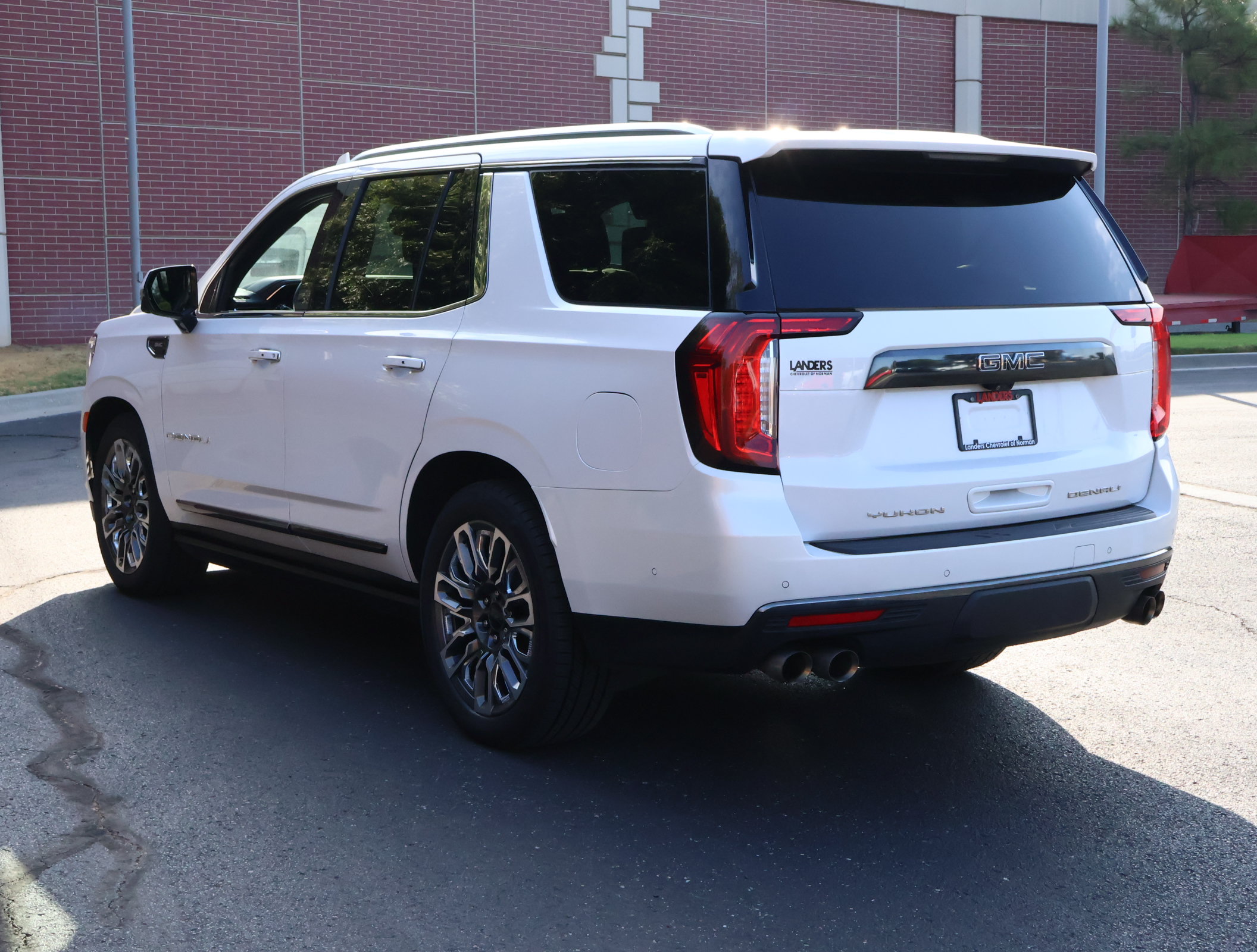 Used 2023 GMC Yukon Denali Ultimate AWD/4WD image 7