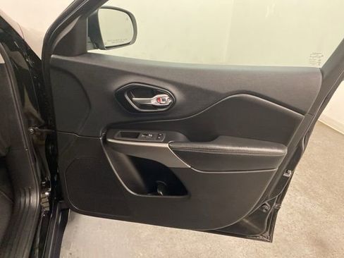 Used 2022 Jeep Cherokee Limited image 27